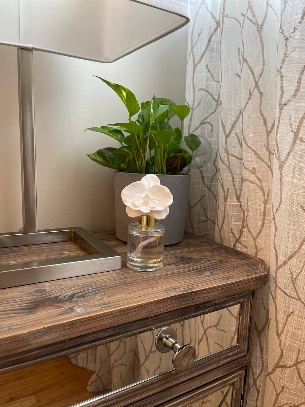 White Orchid Golden Flower Diffuser Gift Set